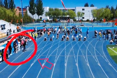 Voller Einsatz: Dieser Kameramann rennt so