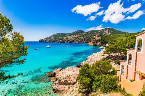 Urlaub auf Mallorca: Wo ist die Buchung günstiger - online oder im Reisebüro?
