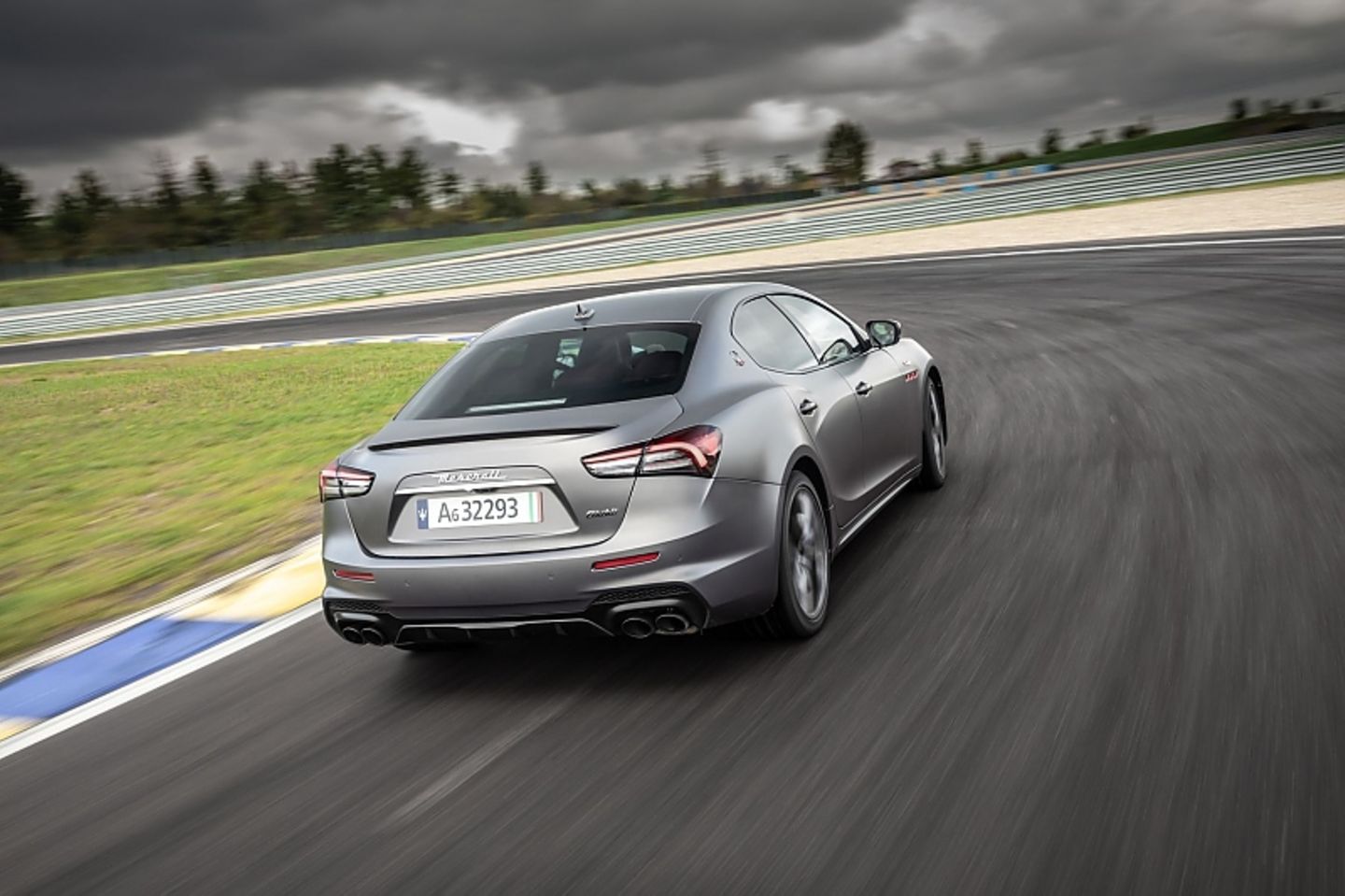 Der Maserati Ghibli Trofeo kostet mindestens 130.710 Euro