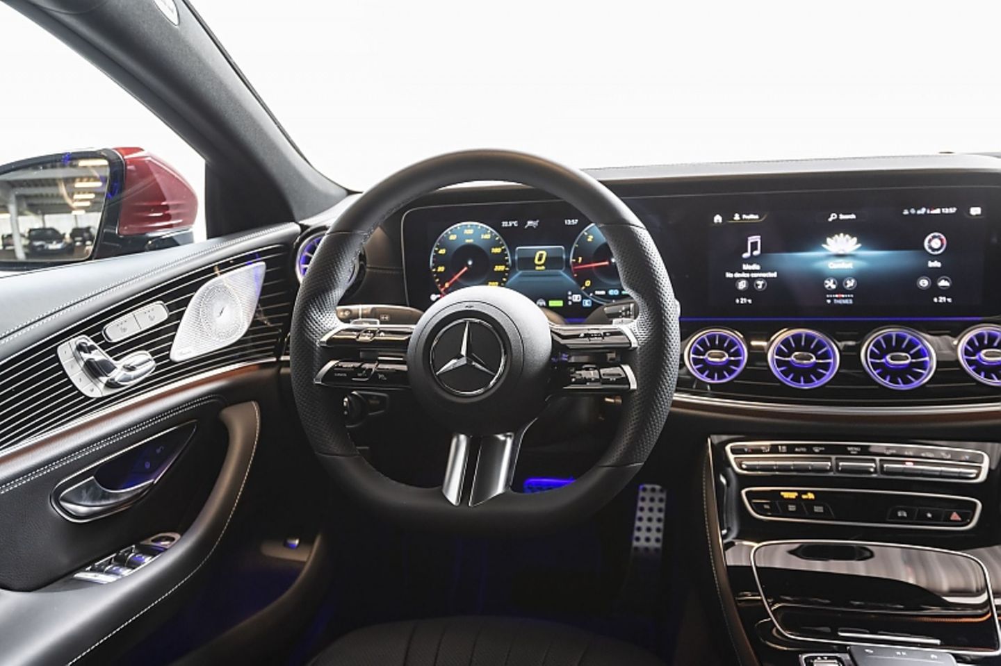 Das Cockpit ist mit neuen Materialien versehen