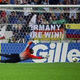 Marco Bode erzielt das 1:0 gegen Kamerun bei der WM 2002