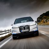 Die Front des BMW iX polarisiert