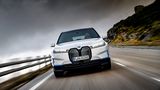 Die Front des BMW iX polarisiert