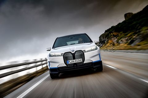 Die Front des BMW iX polarisiert