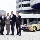 BMW i8 Futurism Edition (von links) Lorenzo Landini, Dr. Nicolas Peter, Lapo Elkann, Adrian van Hooydonk, Sergio Solero