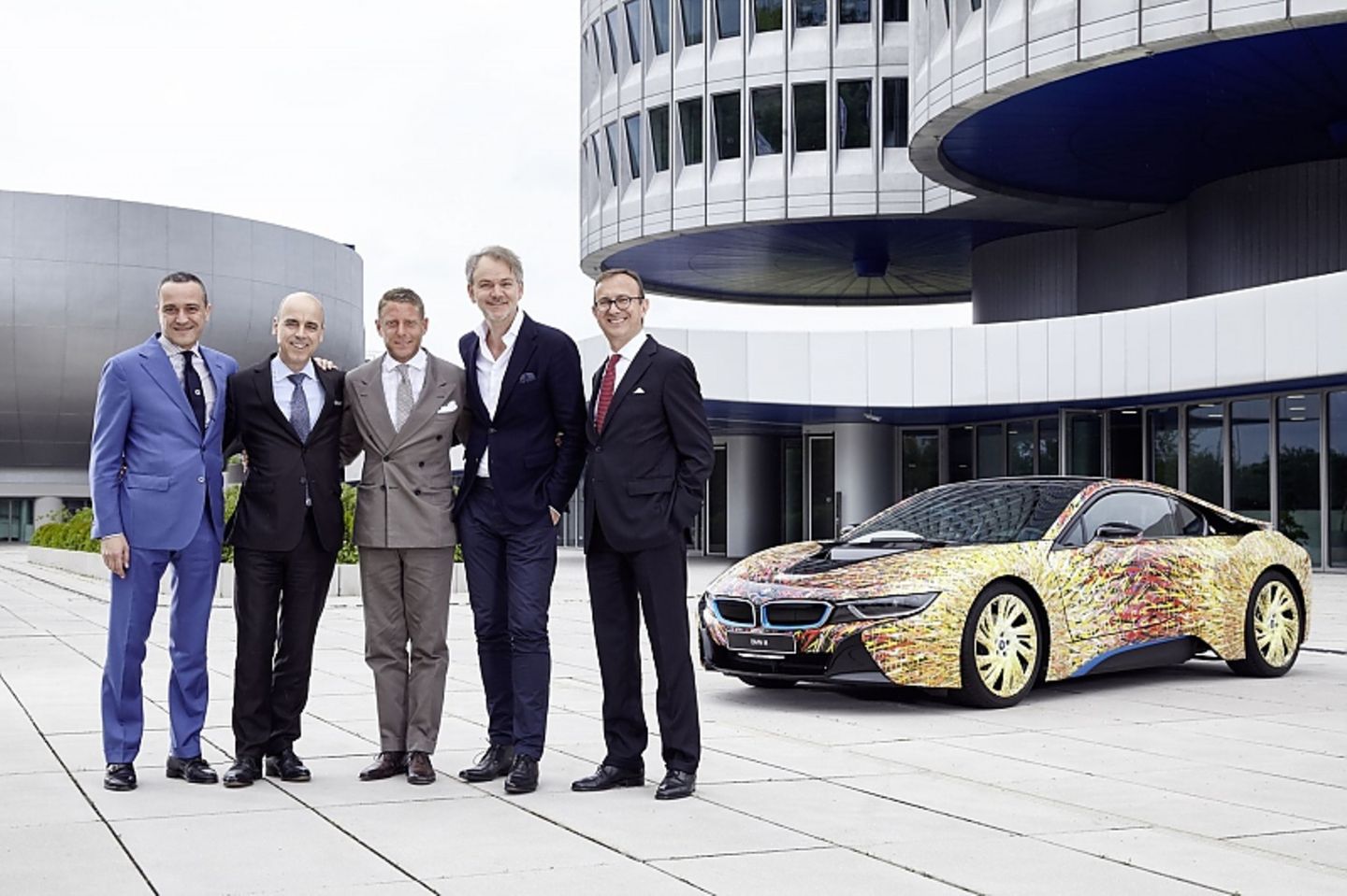 BMW i8 Futurism Edition (von links) Lorenzo Landini, Dr. Nicolas Peter, Lapo Elkann, Adrian van Hooydonk, Sergio Solero