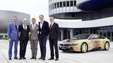 BMW i8 Futurism Edition (von links) Lorenzo Landini, Dr. Nicolas Peter, Lapo Elkann, Adrian van Hooydonk, Sergio Solero
