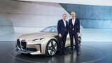 Blick in die Zukunft: das BMW Concept i4 Oliver Zipse Vorsitzender des Vorstands der BMW AG (links), Adrian van Hooydonk