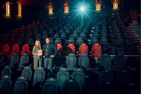 Anja und Meinolf Thies in ihrem Kino. Zuschauer dürfen nicht rein – und auf einen Teil der Hilfsgelder warten sie vergebens