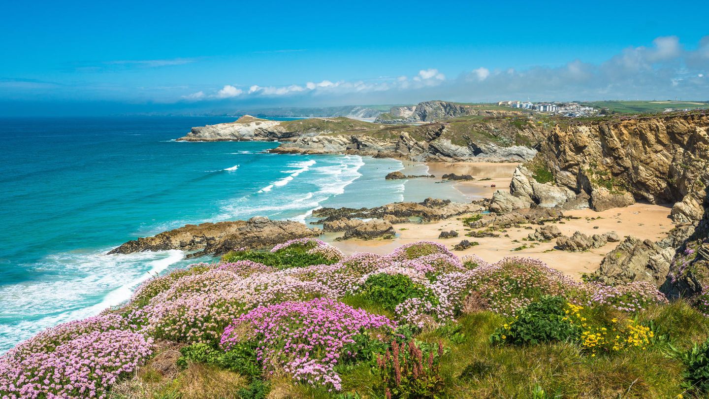 Der Strand von Newquay in Cornwall