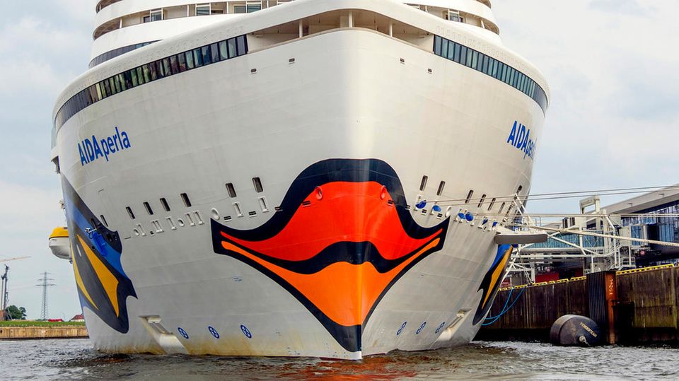 Die Aida Perla im Hamburger Hafen