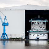 Auf der Meyer Werft in Papenburg entsteht das erste mit Liquefied Natural Gas (LNG) betriebene Kreuzfahrtschiff weltweit. Im August 2018 verlässt die schwimmende Innovation, die auf den Namen "Aida Nova" getauft werden soll, die Werfthalle.