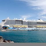 Die "Aida Nova" kann nur dort unterwegs sein, wo auf der Route in Häfen bereits eine Infrastruktur zur Betankung mit LNG existiert. So wurde der Neubau zunächst überwiegend auf den Kanaren eingesetzt, wie hier in Puerto del Rosario auf Fuerteventura.