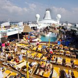 Der Begriff "das Clubschiff" war damals der Schwerpunkt der Marketing-Kampagne. Alle waren miteinander per Du. Später wurden immer mehr Familien zur Zielgruppe, und 2013 wurde das Wort Clubschiff aus dem Aida-Vokabular gestrichen.