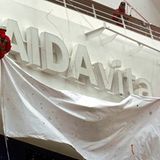 Auf der Aker MTW Werft in Wismar entsteht der erste für die Reederei in Deutschland auf Kiel gelegte Neubau: Die "Aida Vita" wird im Mai 2002 von Doris Schröder-Köpf getauft und ist bereits 202 Meter lang.