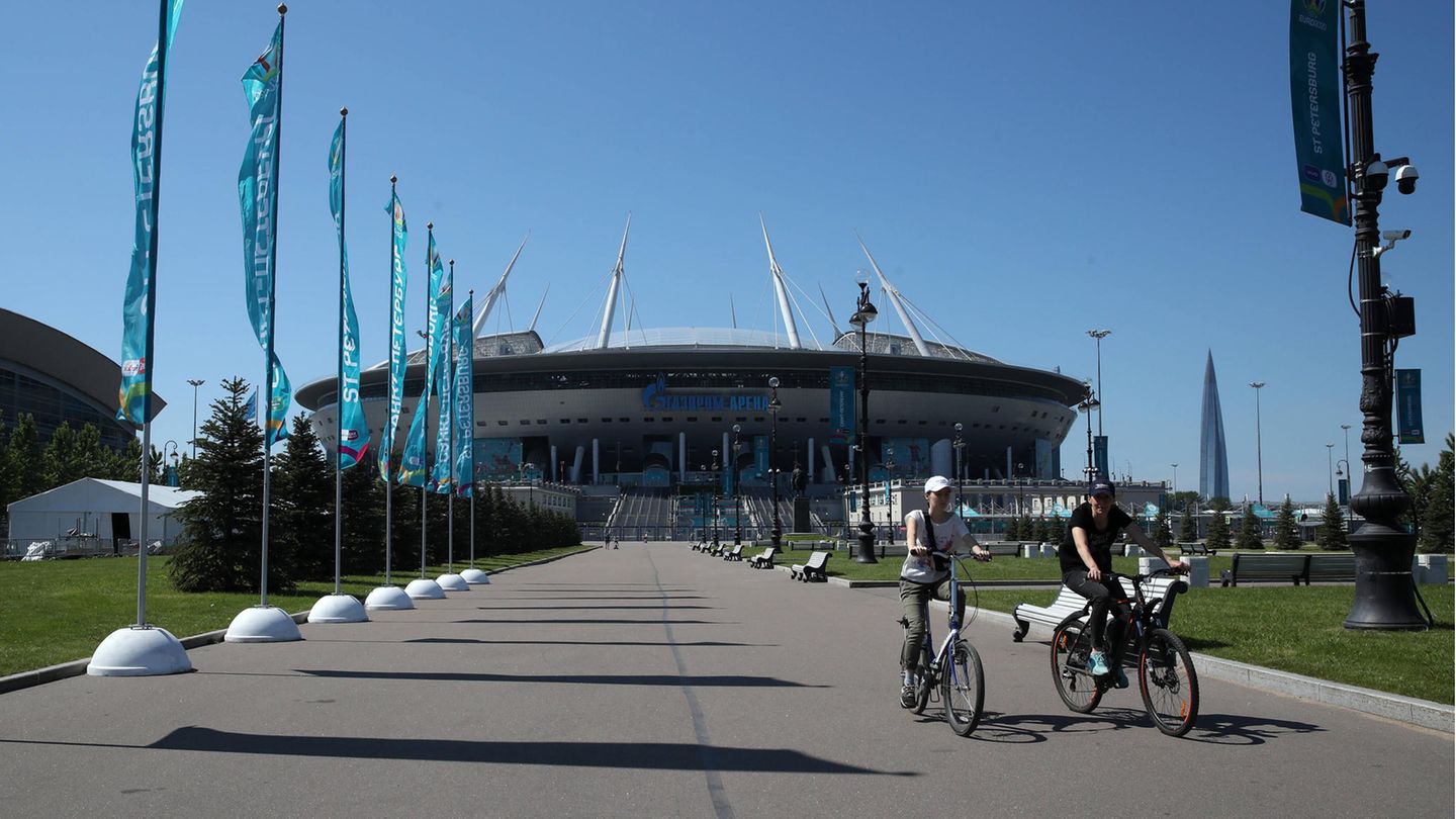 Stadion der Fußball-EM 2021: Gazprom-Arena in Sankt Petersburg Stadion der Fußball-EM 2021: Gazprom-Arena in Sankt Petersburg