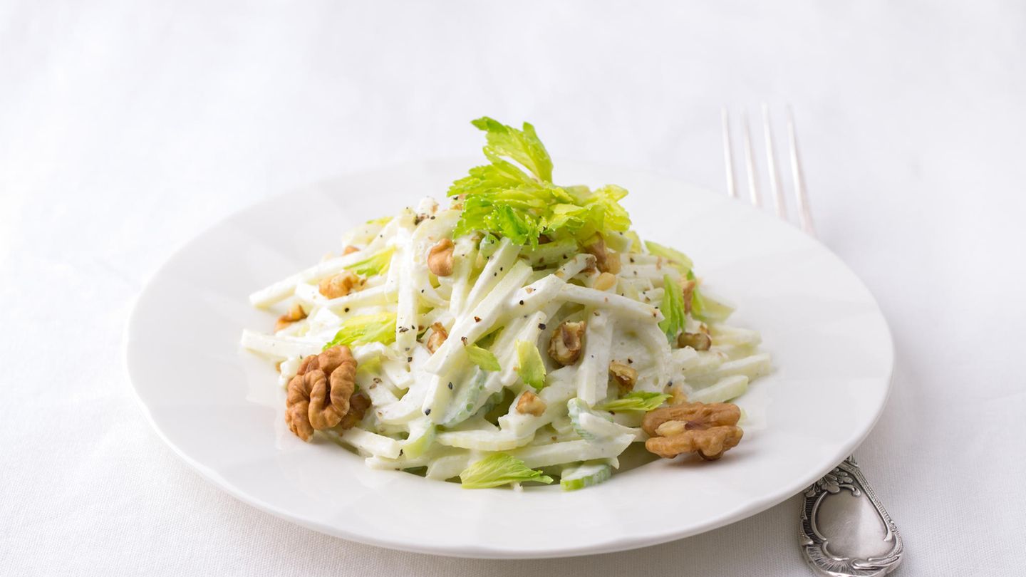 Walddorfsalat auf dem Teller