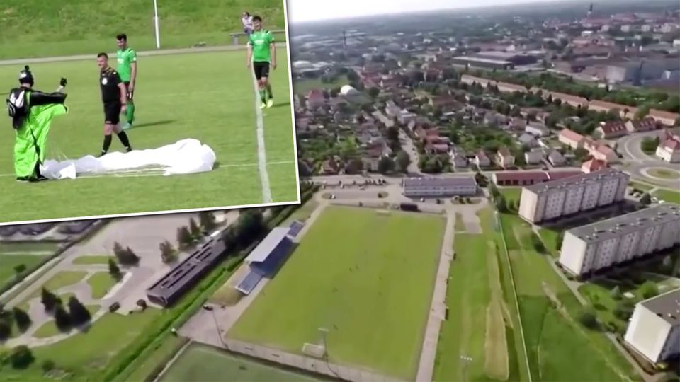 Polen Fallschirmspringer Fußballspiel Video