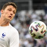 Benjamin Pavard aus Frankreich (Bayern München)