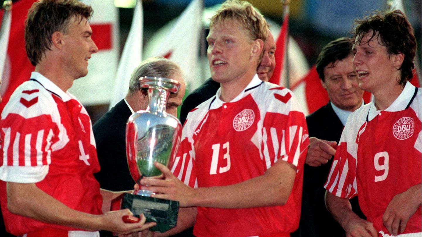 Henrik Larsen übernimmt den EM-Pokal