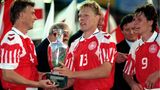 Henrik Larsen übernimmt den EM-Pokal