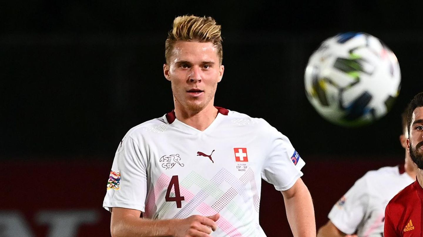 Nico Elvedi aus der Schweiz (Borussia Mönchengladbach)