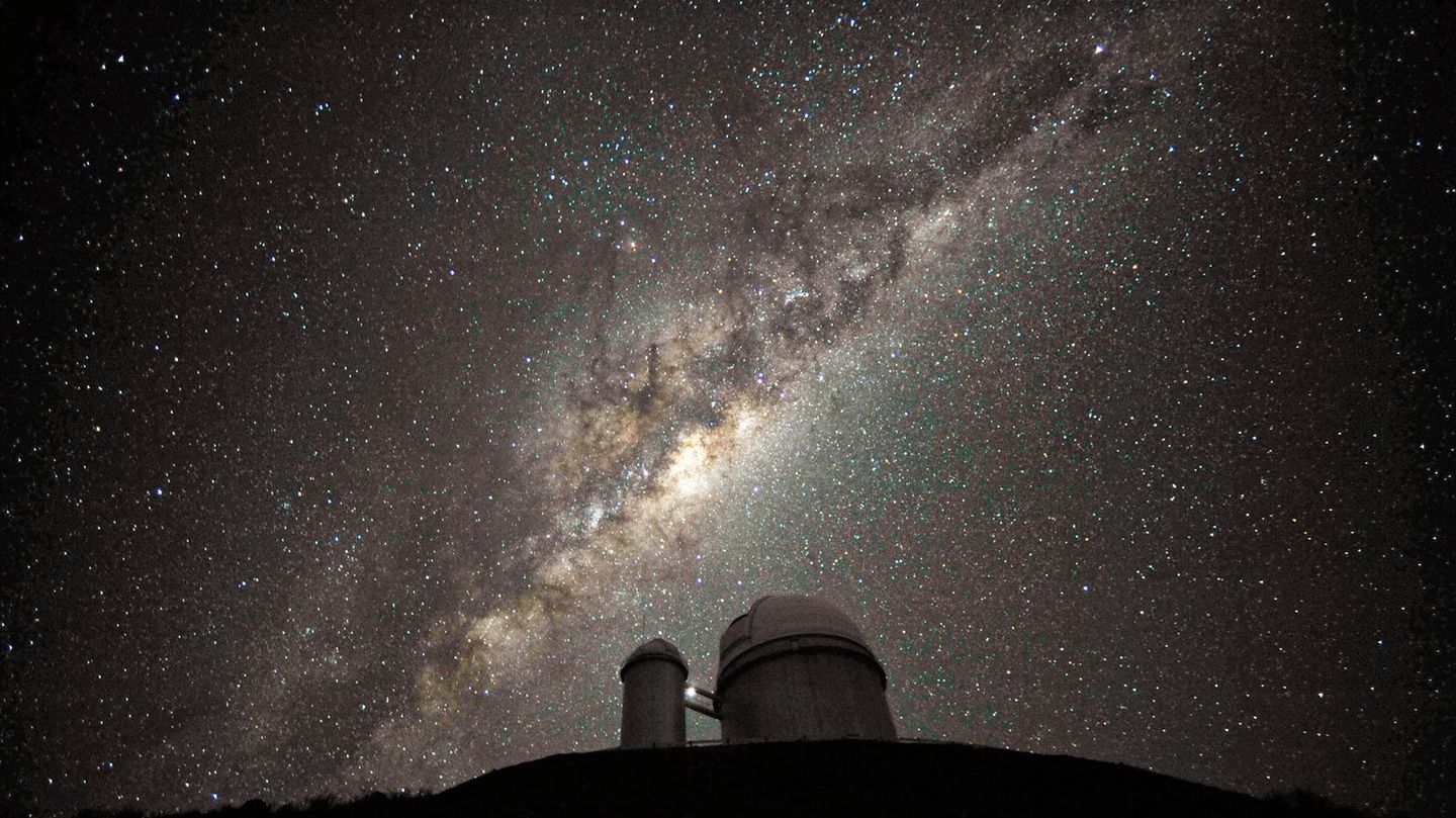 Die Milchstraße über dem Teleskop des European Southern Observatory in La Silla, Chile