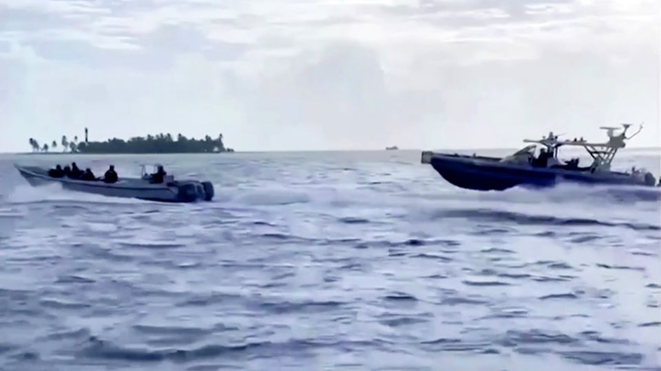 Fünf Festnahmen: Speedboat-Verfolgungsjagd: Polizei beschlagnahmt zwei Tonnen Kokain – mächtiges Syndikat verstrickt Fünf Festnahmen: Speedboat-Verfolgungsjagd: Polizei beschlagnahmt zwei Tonnen Kokain – mächtiges Syndikat verstrickt