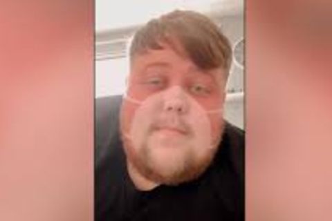 Musiker Devan Wright wird mit "Sonnenbrand"-Maskenfail-Video zum viralen Hit auf Tiktok.