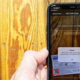 Bild 1 der Fotostrecke zum Durchklicken: Die Fehlermeldung entsteht, wenn im Impfnachweis integrierte QR-Codes fälschlicherweise als Link auf das Impfzertifikat erkannt werden. Bei Johnson & Johnson, dessen Corona-Vakzin unter dem Namen Janssen verimpft wird, handelt es sich etwa um eine Webseite mit weiterführenden Informationen. Wie ein echter QR-Code für den Impfnachweis aussieht, sehen Sie auf der nächsten Seite.