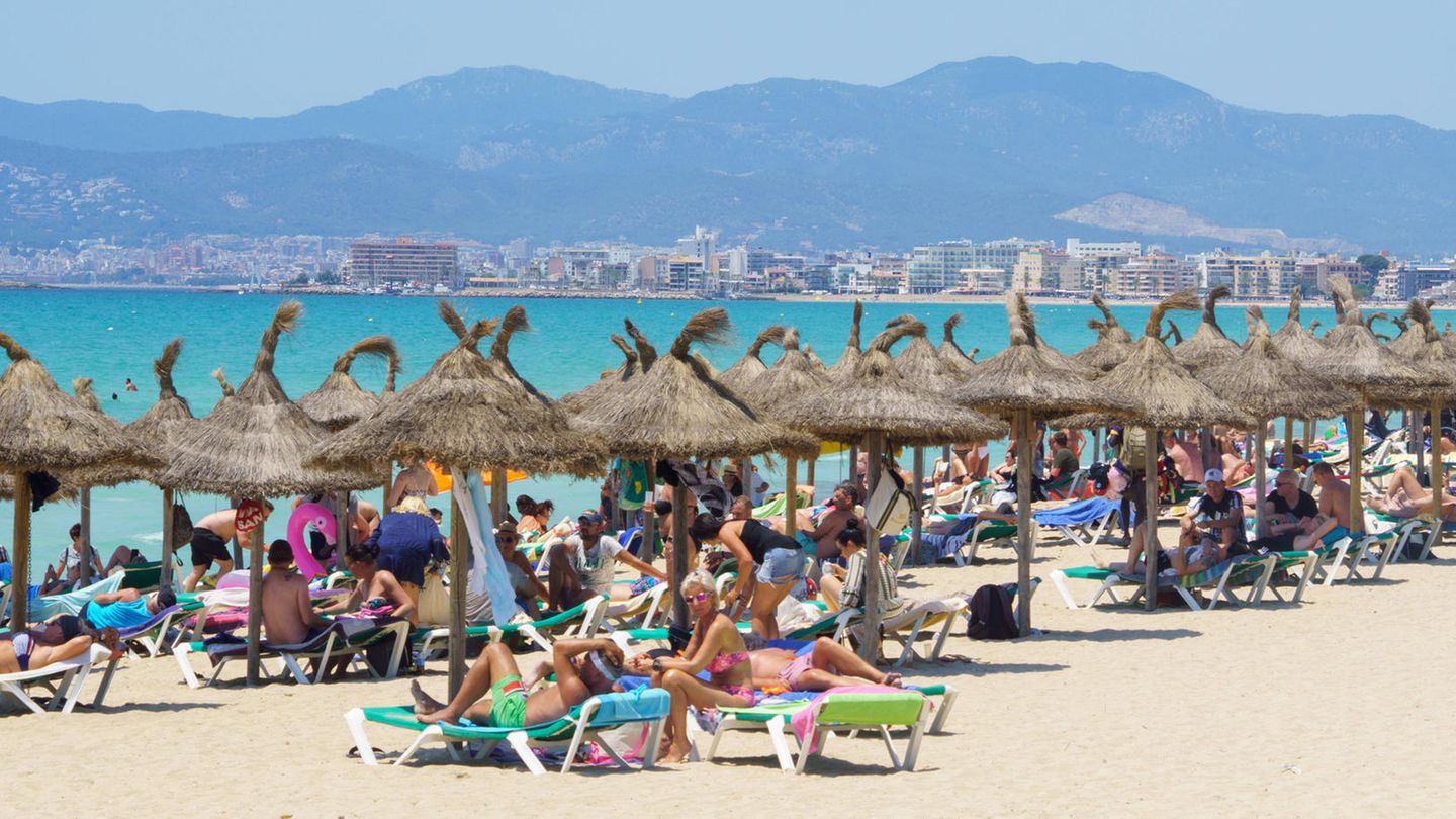 Die ersten Touristen sind zurück: Vorsaison an der Platja de Palma auf Mallorca