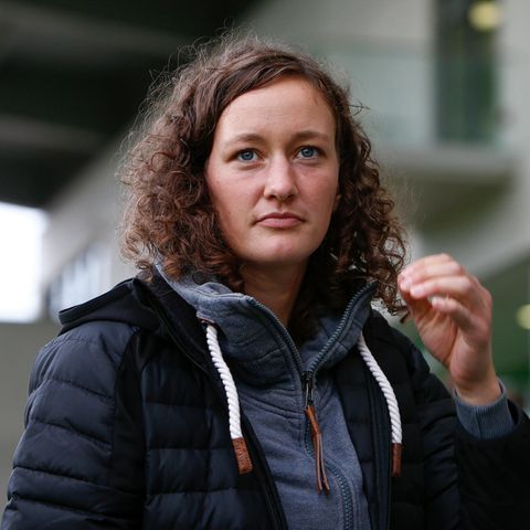 "Der DFB gibt kein vorbildhaftes Bild ab." Almuth Schult, Nationaltorhüterin und TV-Expertin, kämpft für mehr Chancengleichheit im deutschen Fußball.