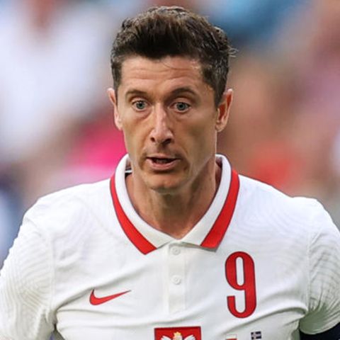 Robert Lewandowski im polnischen Nationaltrikot spielend