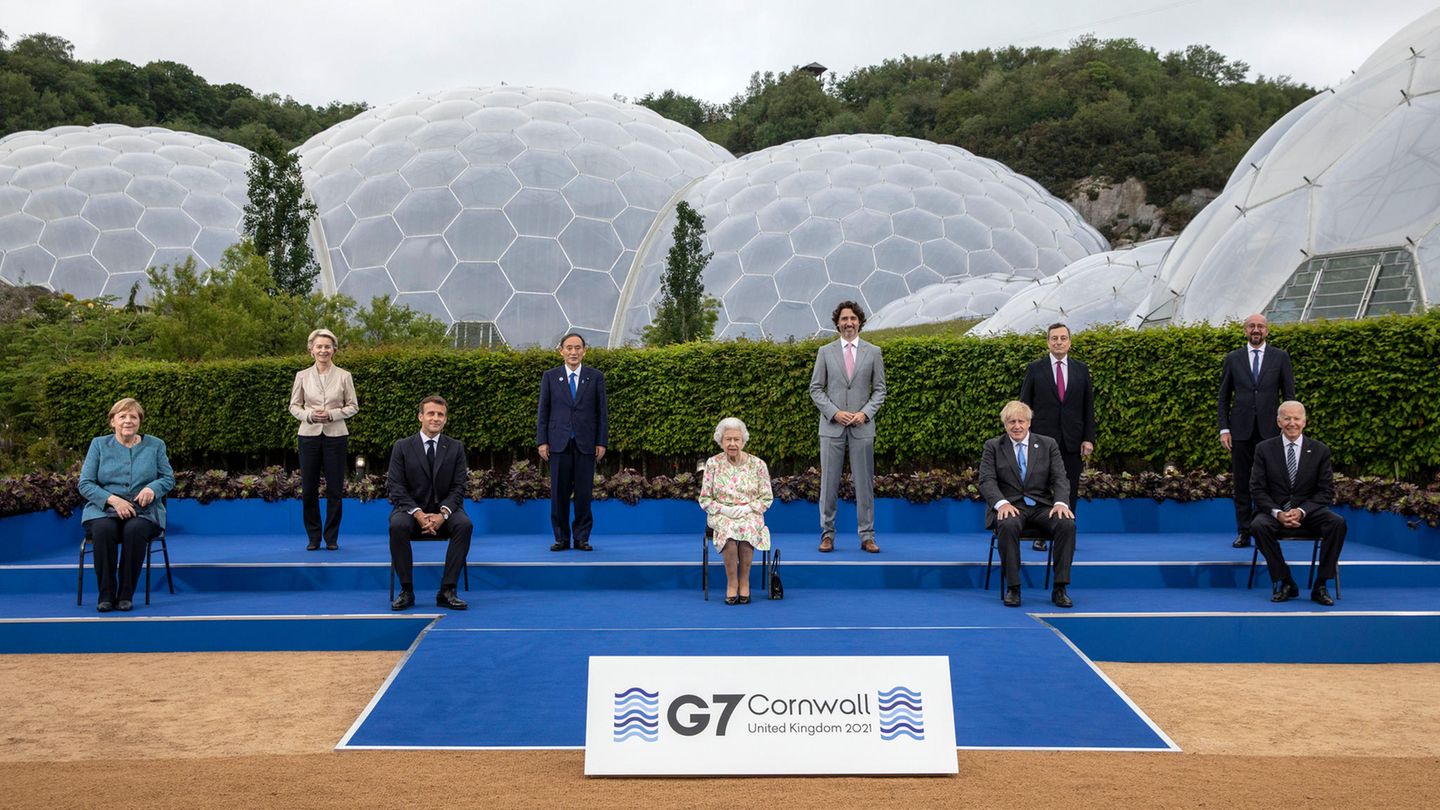 Queen Elizabeth II. und die Staatschefs beim G7-Gipfel in Cornwall