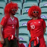 Dabei sind in Baku 30.000 Anhänger im Stadion zugelassen, aber sie sie nicht da. Das ist der große Nachteil einer EM, die verteilt über ganz Europa an elf verschiedenen Spielorten stattfindet.