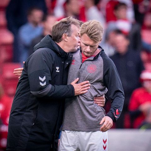 Simon Kjaer im Gespräch mit Nationaltrainer Kasper Hjulmand