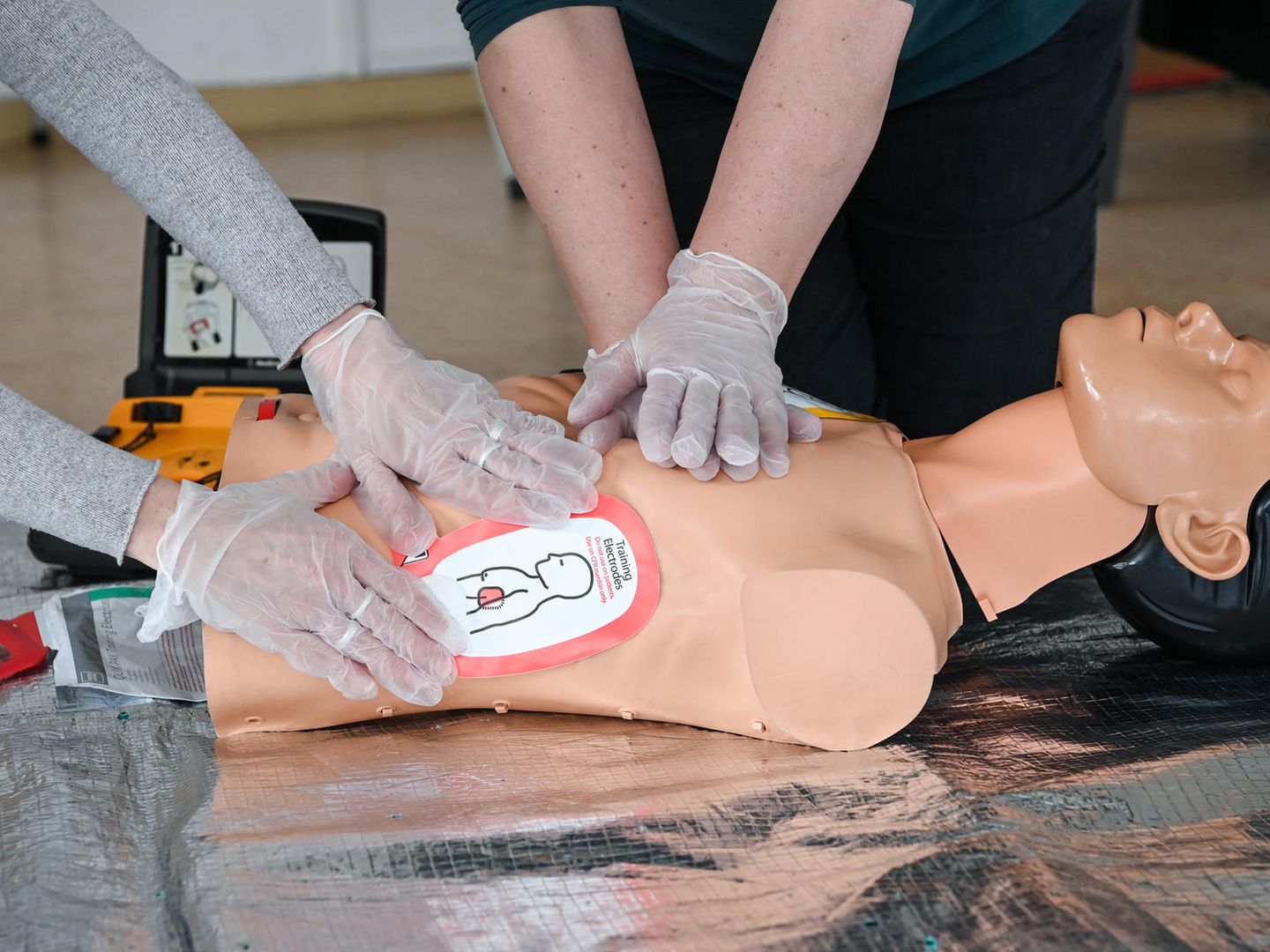 CPR Maske und Einmalhandschuhen - mit eigenem Aufdruck
