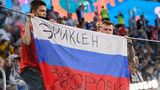 Auch russische Fans zeigten im Stadion von St. Petersburg ihr Mitgefühl und wünschten Eriksen Gesundheit