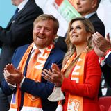 In Amsterdam zum ersten Spiel der Niederländer geben sich König Willem-Alexander und Königin Maxima die Ehre