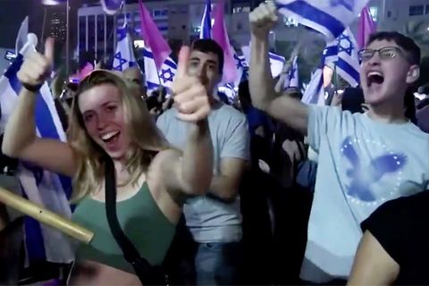 Israel: Netanjahu nach zwölf Jahren abgelöst – Menschen feiern neue Regierung