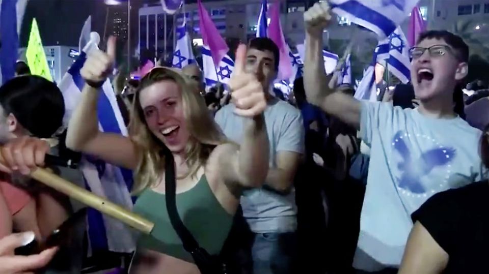 Israel Netanjahu Regierung Wahl Israel: Netanjahu nach zwölf Jahren abgelöst – Menschen feiern neue Regierung