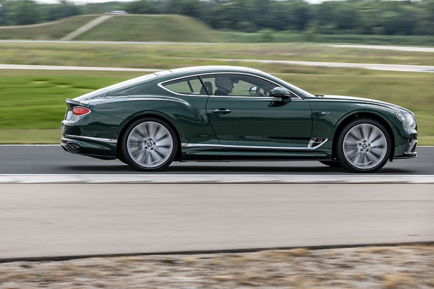 Länge läuft: der Bentley Continental GT Speed ist bis zu 335 km/h schnell