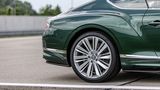 Die 22-Zoll Felgen sind standesgemäß