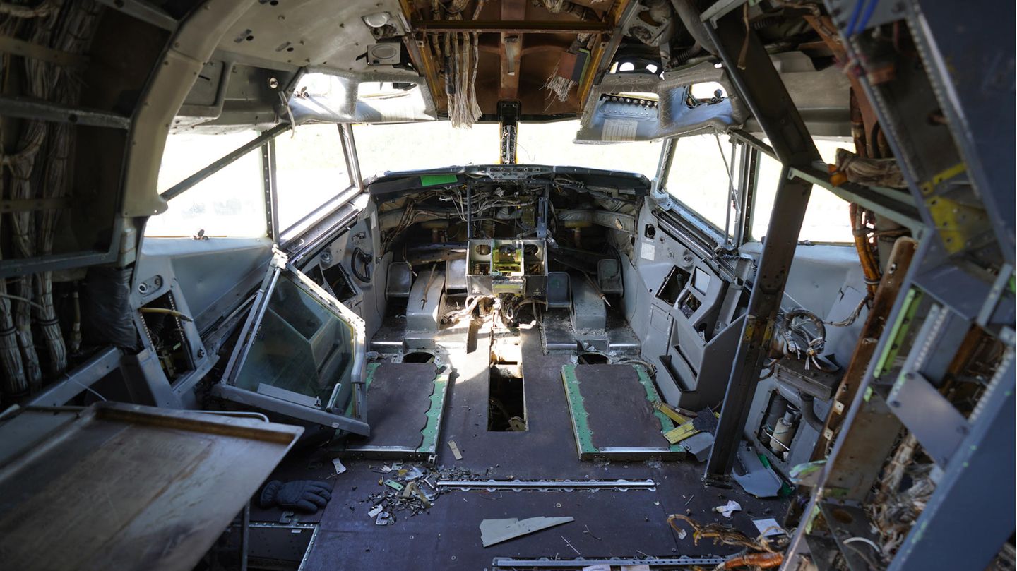 Das entkernte Cockpit: Hier befanden sich die meisten Sammlerobjekte wie die Instrumente oder Schubhebel, die im September unter den Hammer kommen werden.