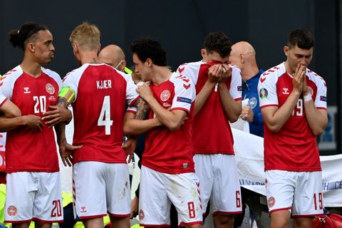 Momente des Schreckens: Dänemarks Spieler bangen um ihren Teamkollegen Christian Eriksen