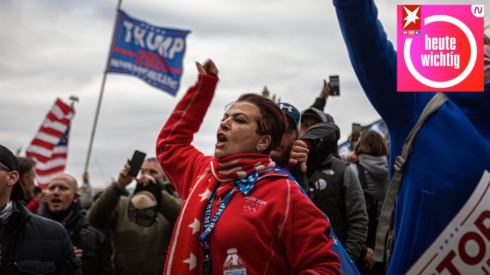Anhänger des früheren US-Präsidenten Donald Trump protestieren vor dem Kapitol in Washington, USA