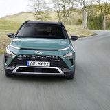 Dank der 48-Volt Mildhybridisierung und der elektronisch geregelte Kupplung, segelt der Hyundai Bayon
