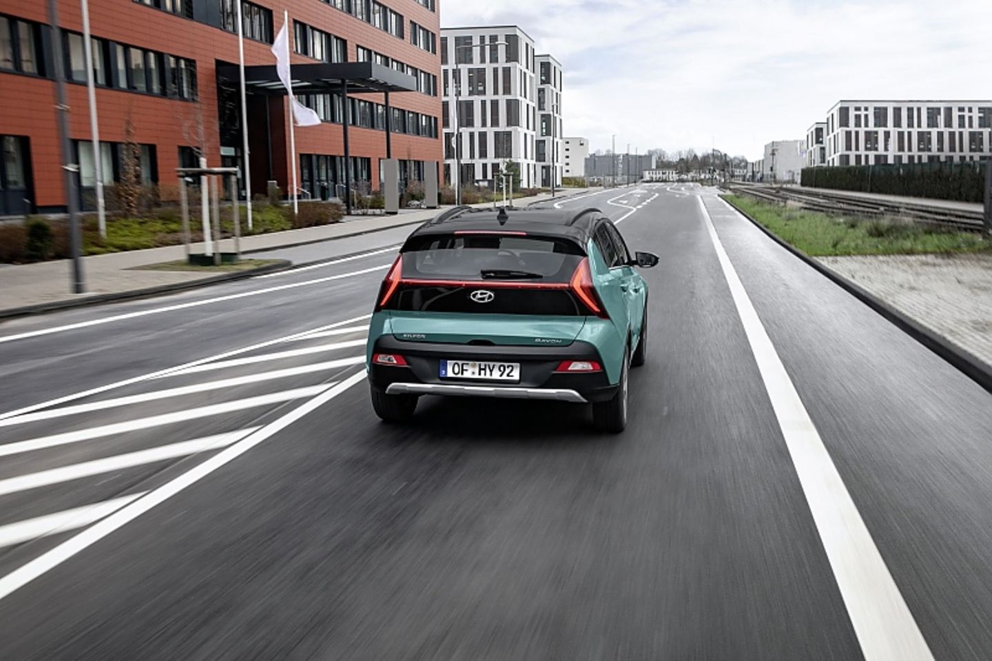 Nach 10,7 Sekunden erreicht der Hyundai Bayon die 100 km/h Marke