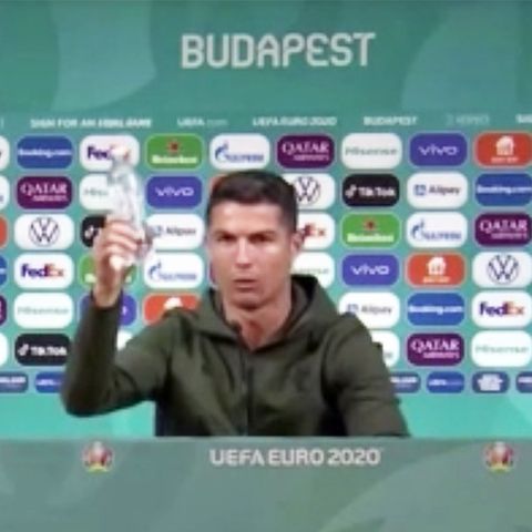 EM 2021: Cristiano Ronaldo schiebt Softdrinks weg – droht Sponsoren-Ärger?