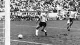 Rudi Völler trifft zum 2:0 gegen Frankreich im WM-Halbfinale 1986